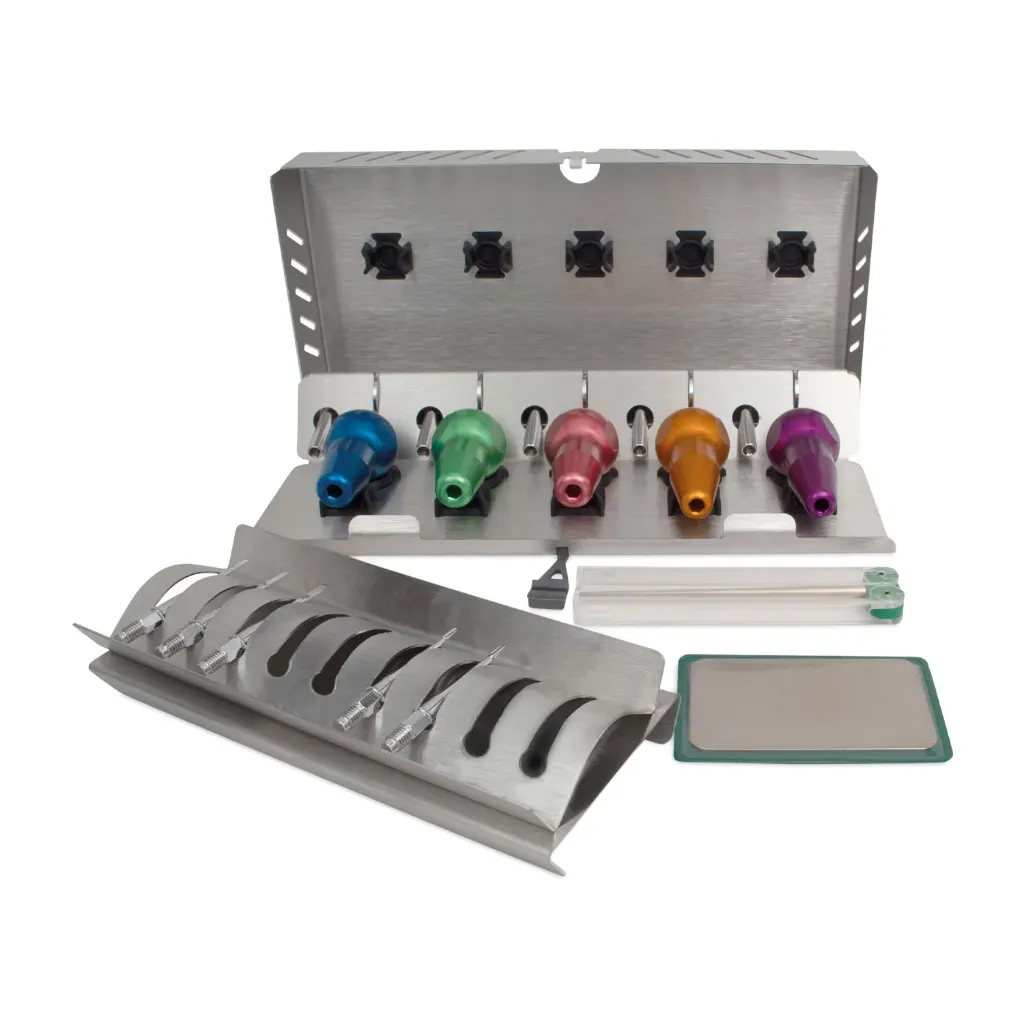 DENTANOMIC Feline Set – Mixed Gold, bestehend aus 3 Standardhandgriffen (grün, blau und rosa) + 2 langen Handgriffen (lila, orange) + 2 und 3 mm Elevator Klingen + 1.5, 2 und 3 mm Luxator Klingen + Aufbewahrungsrack + Schleifset + Sterilisationsbehälter